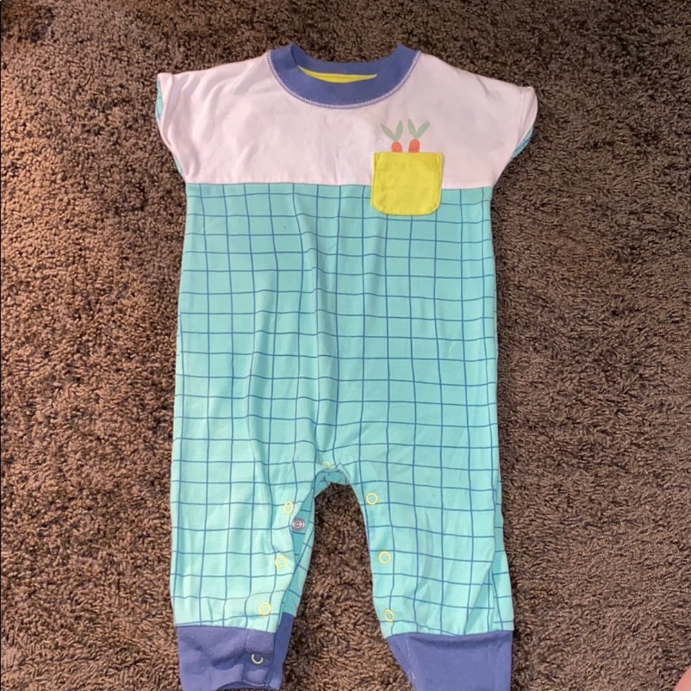 Carrot onesie 3-6m